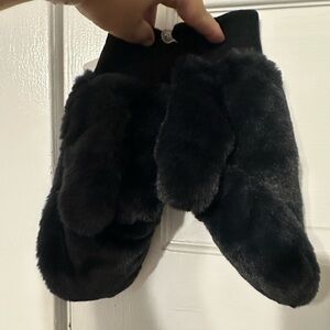 NWT Sprigs Sherpa black mittens